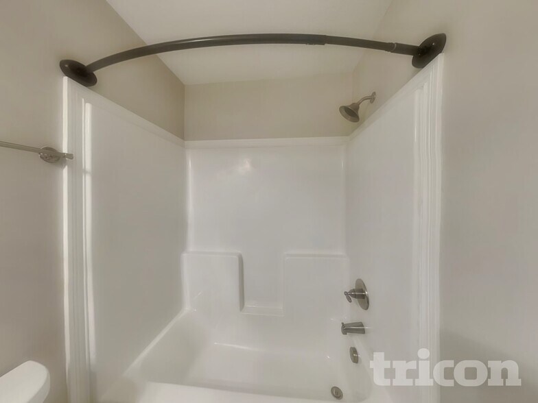 Building Photo - 609 Hollow Crst