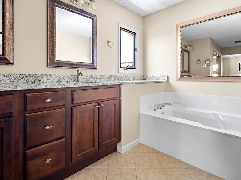 Building Photo - 106 Clubwood Ct