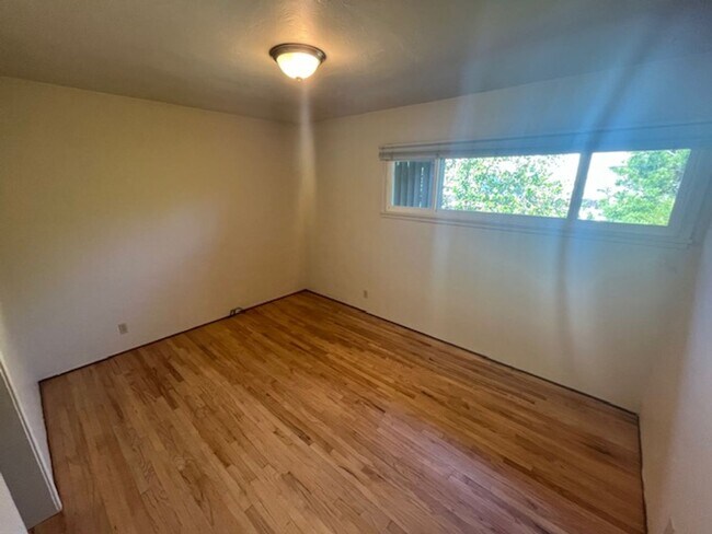 Building Photo - 1241-1243 Fredericks St