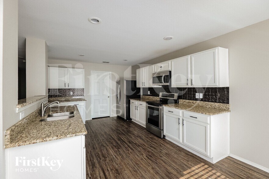 Building Photo - 4516 Mountain Oak St