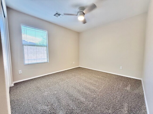 Building Photo - Golf Course Lot!