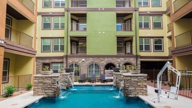 Building Photo - 140 W Castellano Dr