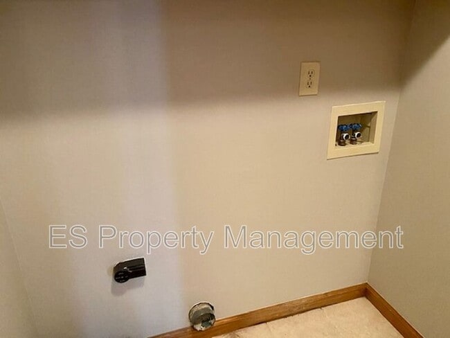 Building Photo - 5834 Blackley Ln