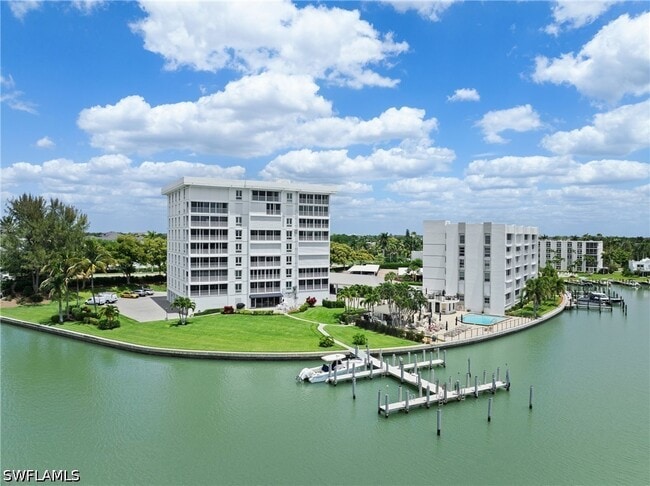 Building Photo - 250 Park Shore Dr