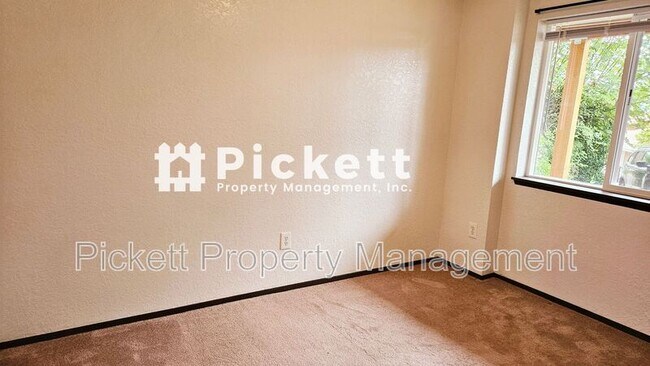 Building Photo - 4629 Beach Dr E