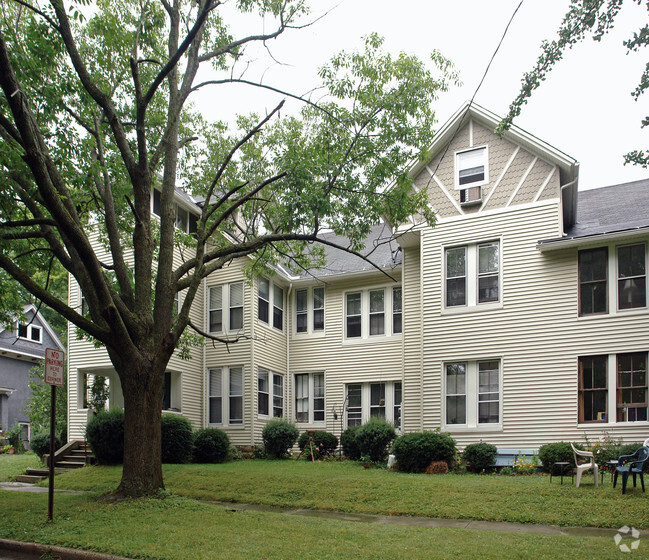 Building Photo - 82 South Cedar / 214 Oak St.
