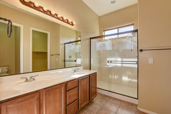 Building Photo - 3 bedroom, 2 bathroom home for Rent in Gra...