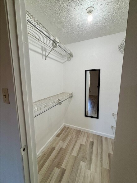 Building Photo - 12480 Abrams Rd