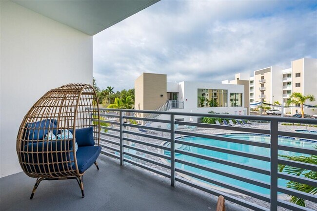 Building Photo - 1703 N Tamiami Trl