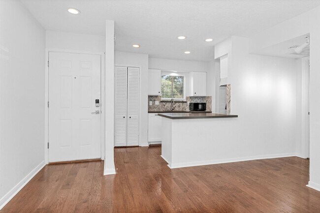 Building Photo - 12100 Melville Dr