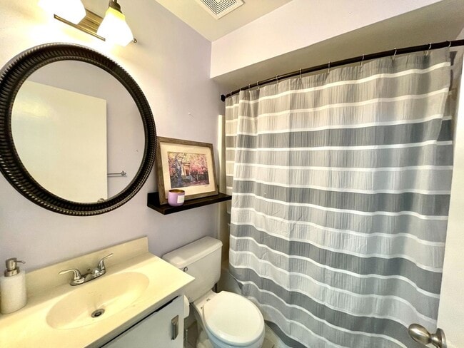 Building Photo - Spacious 6 bedroom home in Virginia Beach