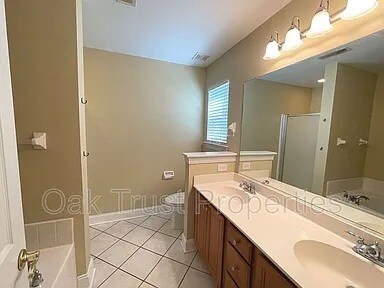 Building Photo - 110 Bay Colony Ct