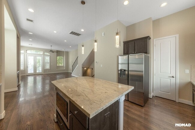 Building Photo - Stylish 3BR gated Townhome in Houston