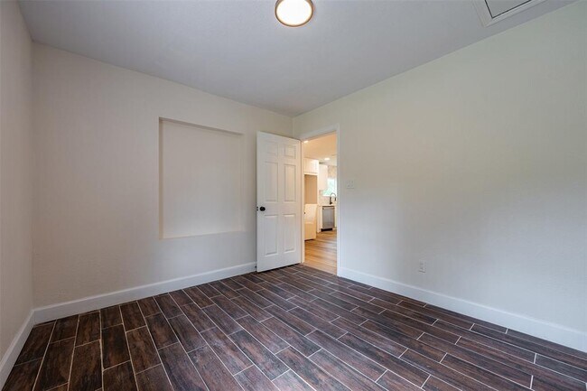 Building Photo - 4010 Ella Blvd