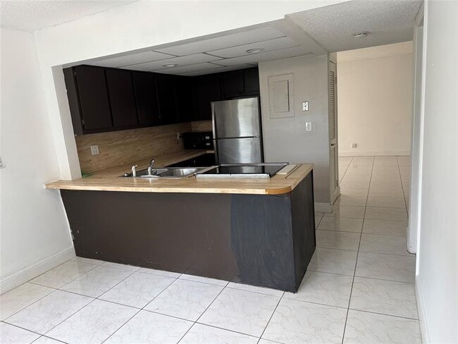 Building Photo - 8031 Lagos De Campo Blvd