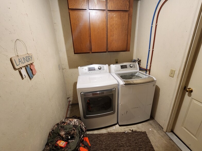 Laundry area - 511 10th St SE