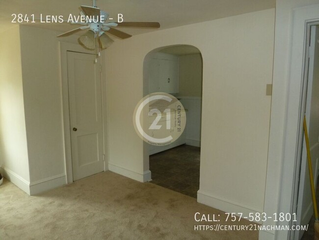 Building Photo - 2841 Lens Ave