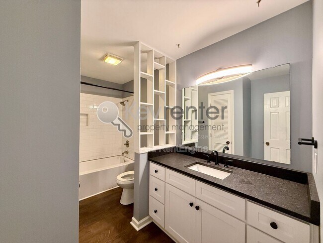 Building Photo - 4910 Bal Harbor Dr