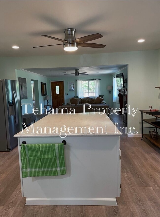 Building Photo - 2 bed 2 bathroom home in the El Camino/Gerber Area Available Unfurnished or Furnished