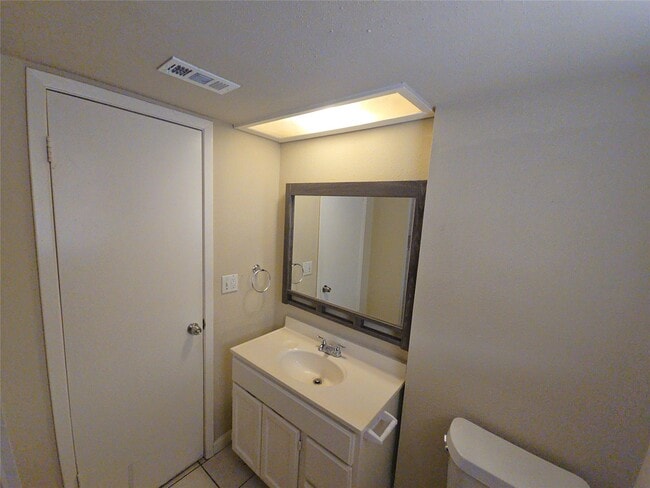 Building Photo - 919 Progreso Dr