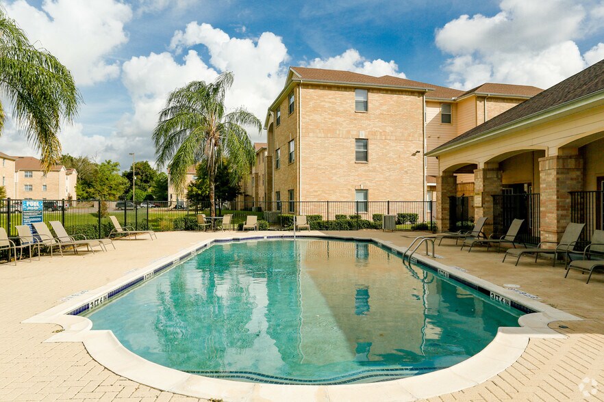 The Summit at Bennington 6767 Bennington St Houston TX 77028