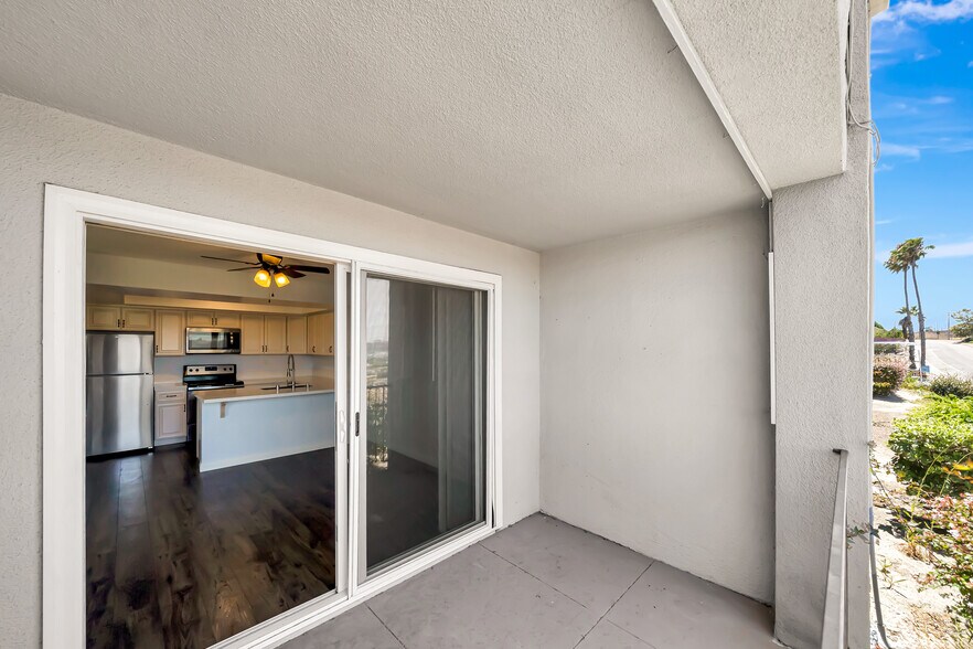 Building Photo - 3606 Vista Rey