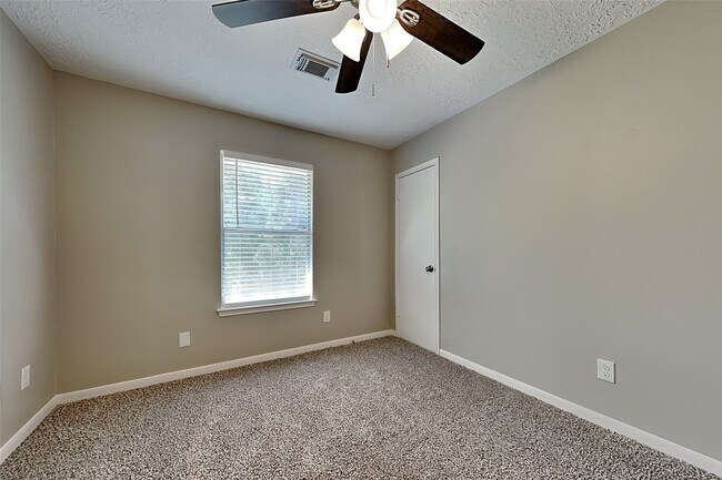 Building Photo - 25814 Richards Rd