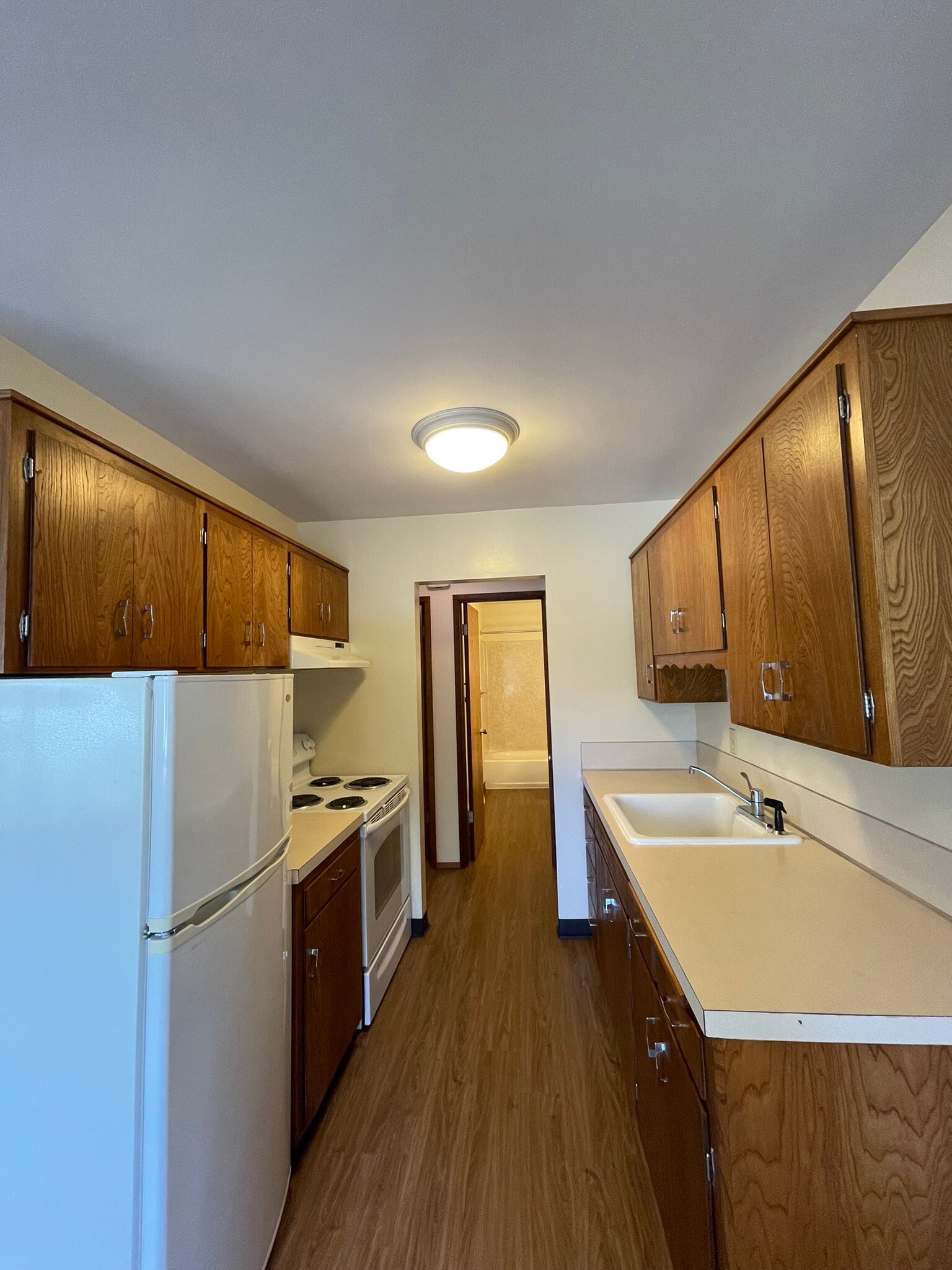Kitchen - 540 Williams Ave N