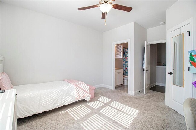 Building Photo - 603 Skye Ct