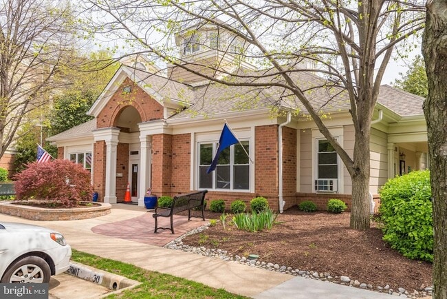 Building Photo - 2204 Westcourt Ln