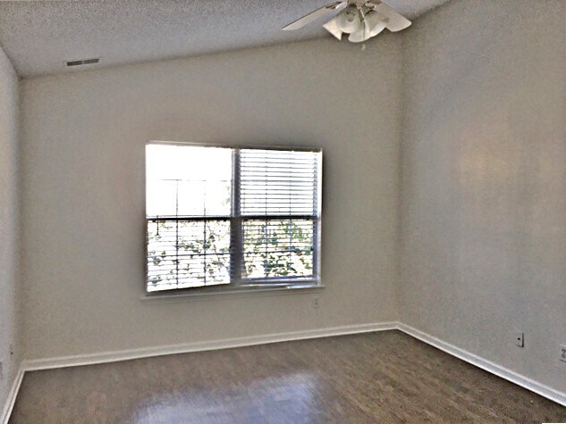 Building Photo - 530 Beverly Dr