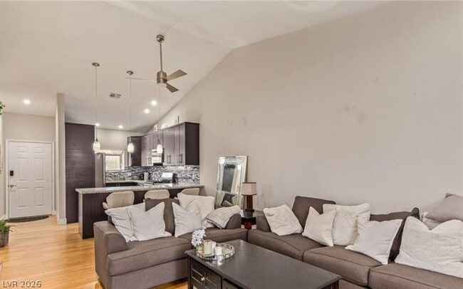 Building Photo - 2840 Blue Bonnet Dr