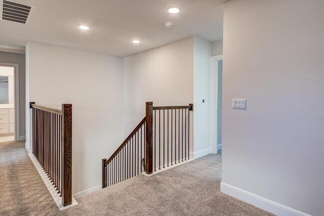 Building Photo - 15610 Ellinger Dr