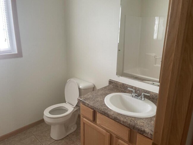 Building Photo - 642 Angel Ct