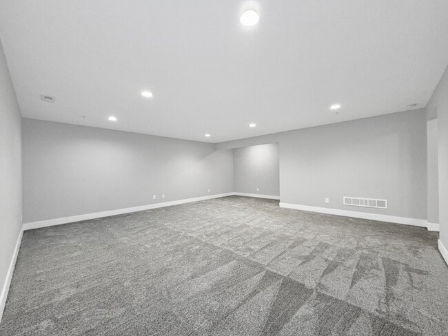 Building Photo - 4461 Lower Beaver Rd