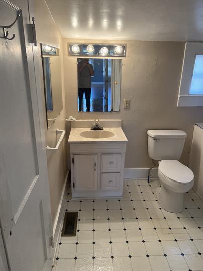 Building Photo - 2 bed, 1 bath in a convenient location - Central