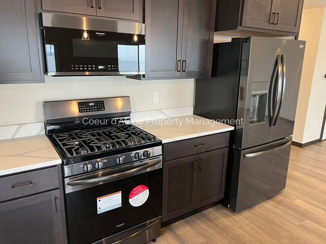Building Photo - 3 bed, 2 bath house