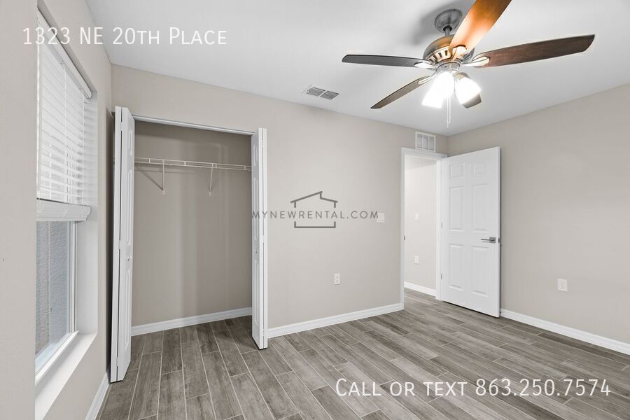 Building Photo - 1323 NE 20th Pl