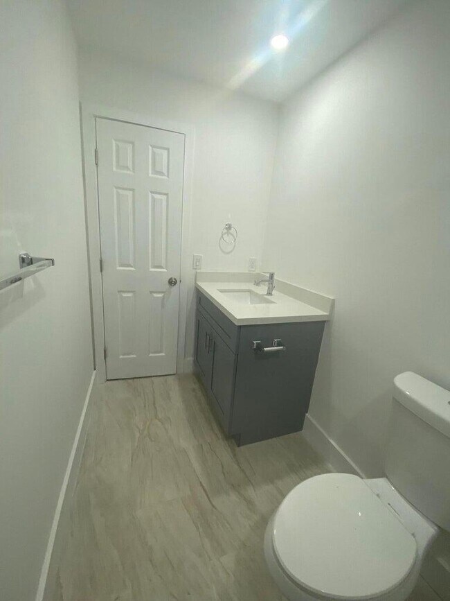 Building Photo - 4683 Hairland Dr