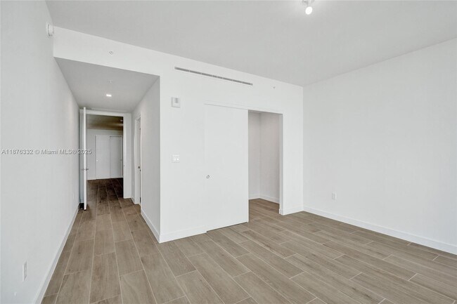 Building Photo - 900 N Ocean Blvd