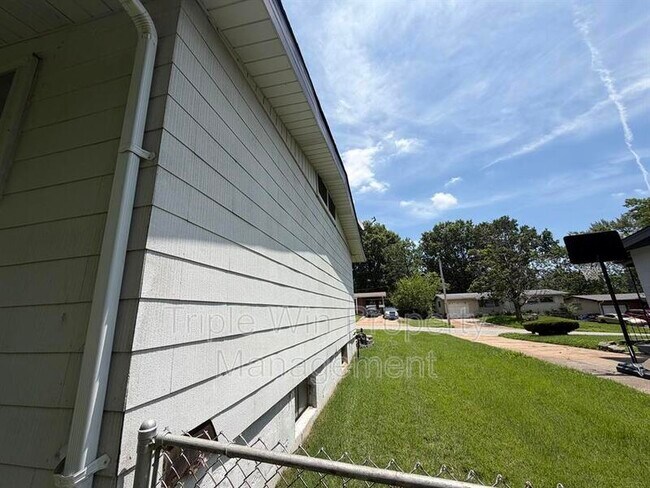 Building Photo - 10329 Chesley Dr