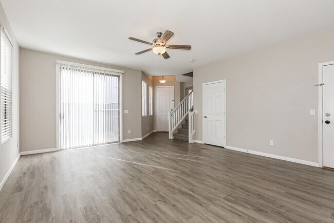 Building Photo - 1225 S Mansard