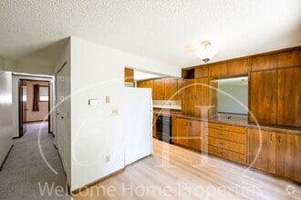 Building Photo - Great 2 Bedroom Condo with Storage and Out...