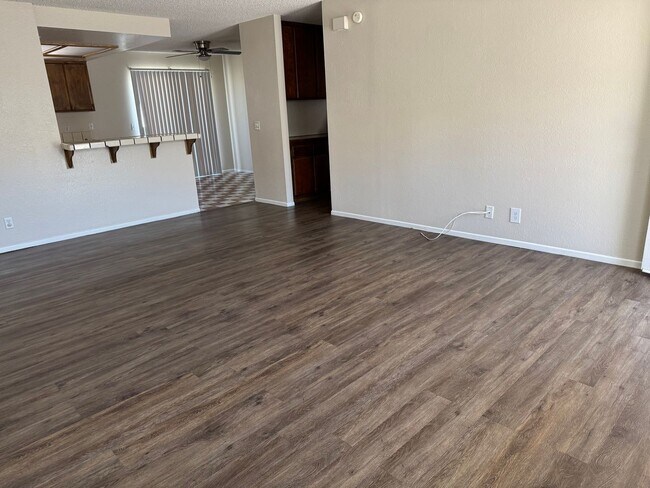 Building Photo - Apple Valley- Four Plex- 2 Bedrooms, 2 Bat...