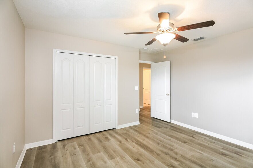 Building Photo - 13833 Reindeer Cir