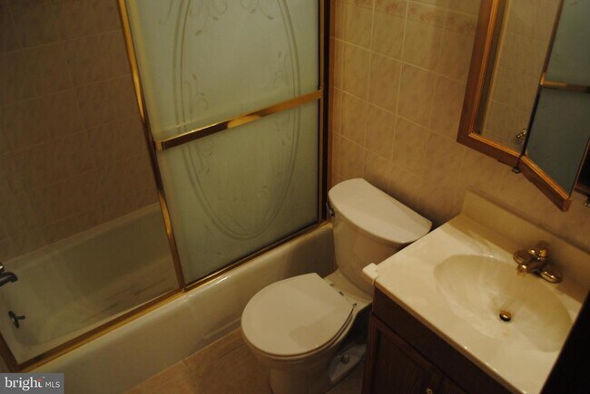 Building Photo - 316 Valley Forge Ct