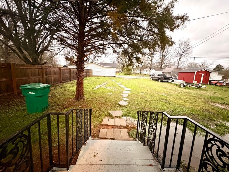 Building Photo - 5 3rd St