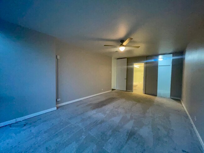 Building Photo - 3100 E Cherry Creek South Dr