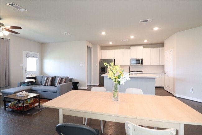 Building Photo - 145 Sunray Creek Dr