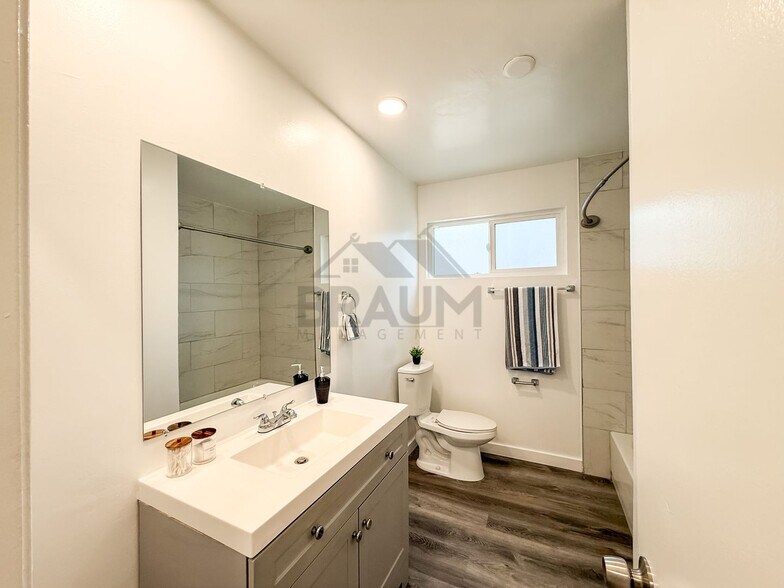 Building Photo - 6039 Whitsett Ave